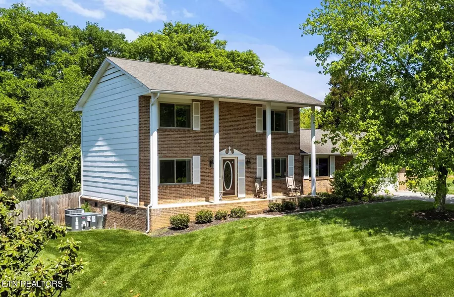 1501 Moorgate DR, Knoxville, TN 37922