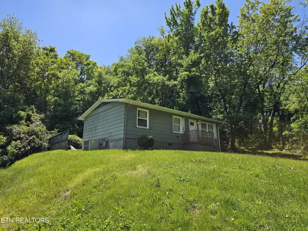 305 Upper St, Loudon, TN 37774