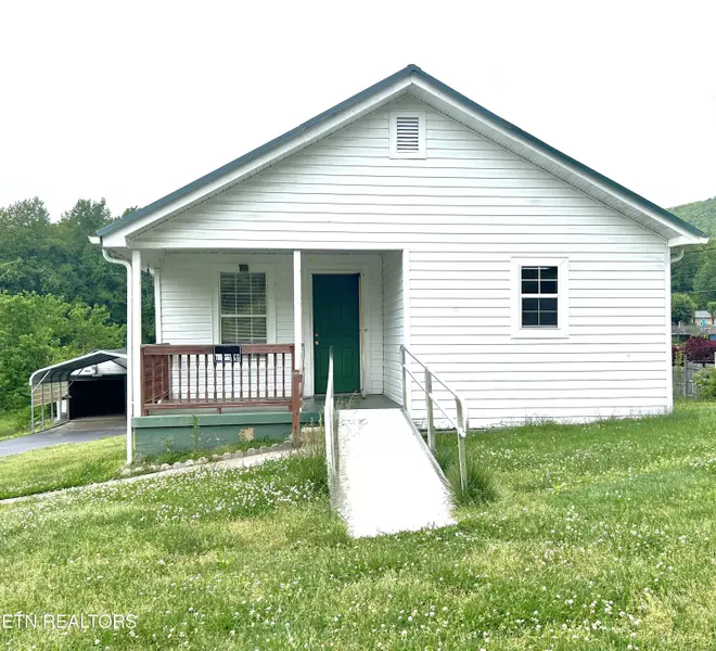 229 Hannah Rd, Harriman, TN 37748