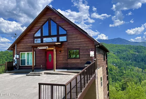 216 Pinnacle DR, Gatlinburg, TN 37738