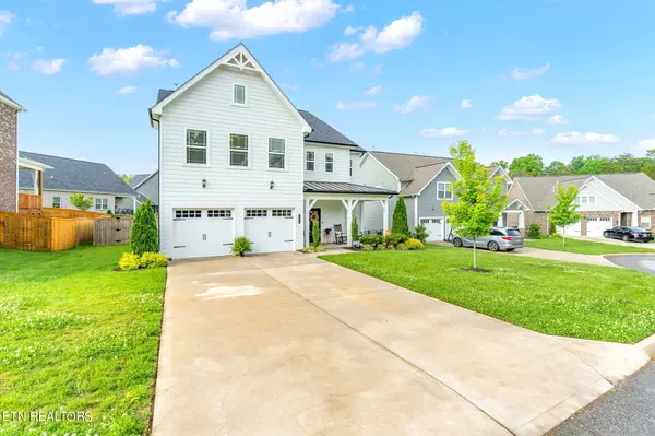 Knoxville, TN 37932,11018 Glory Maple LN