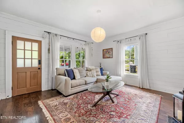 Knoxville, TN 37917,321 Columbia Ave