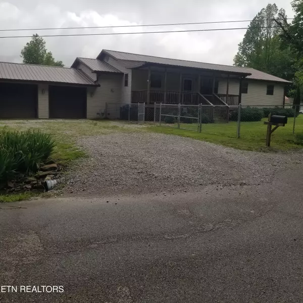 206 Woods Rd, Oliver Springs, TN 37840