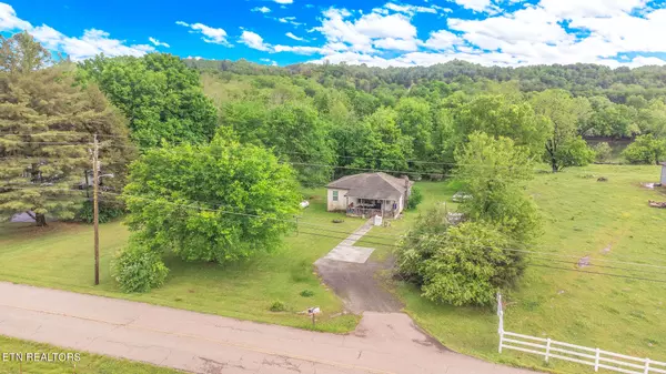 3128 Howell Rd, Mascot, TN 37806