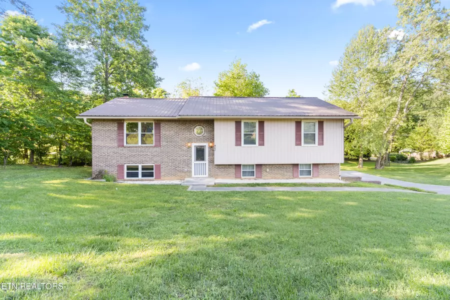 402 Carters Chapel Road, Lenoir City, TN 37771