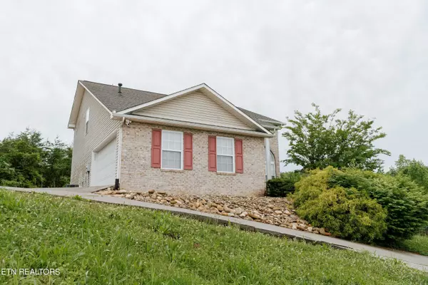 343 Woodsedge Rd, Knoxville, TN 37924