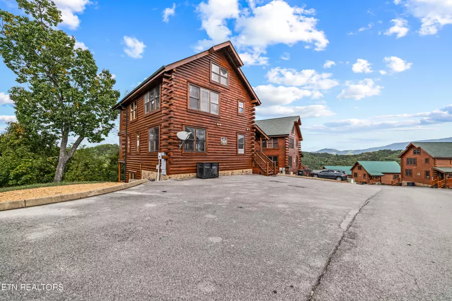 2835 White Oak Ridge LN, Sevierville, TN 37862