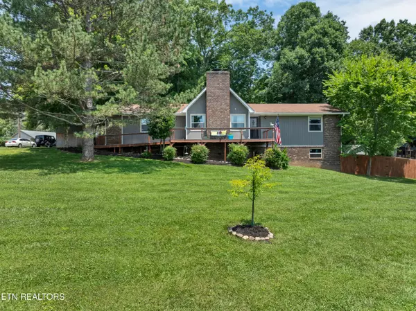 1537 Courtney Oak LN, Knoxville, TN 37938