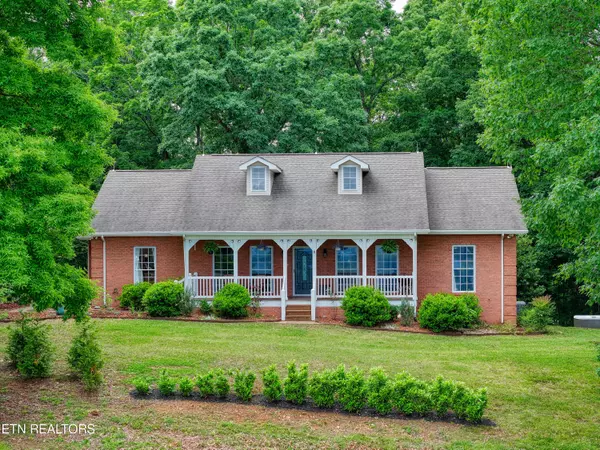 664 Armstrong DR, Dandridge, TN 37725