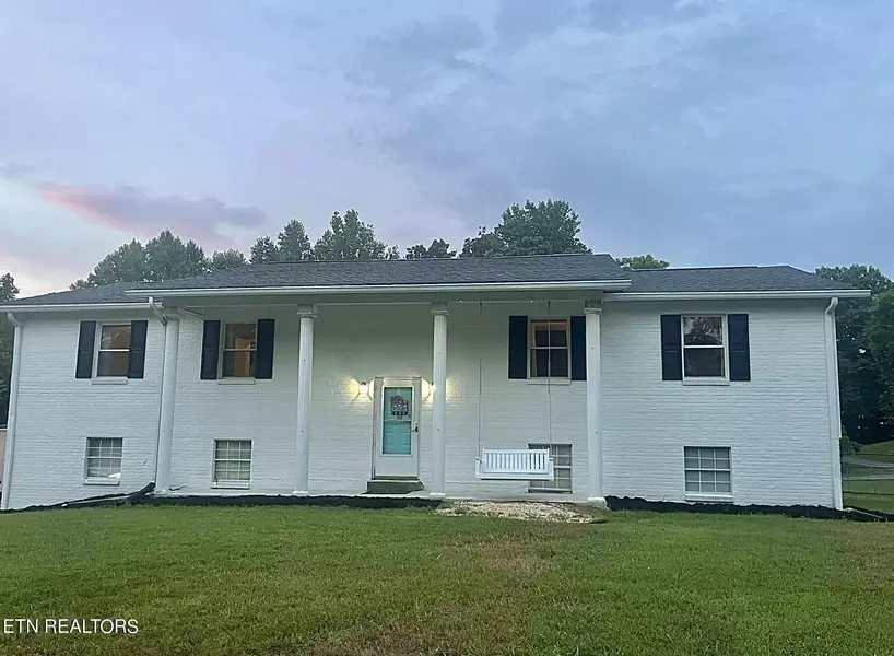 144 Lakewood Estates LN, Harriman, TN 37748