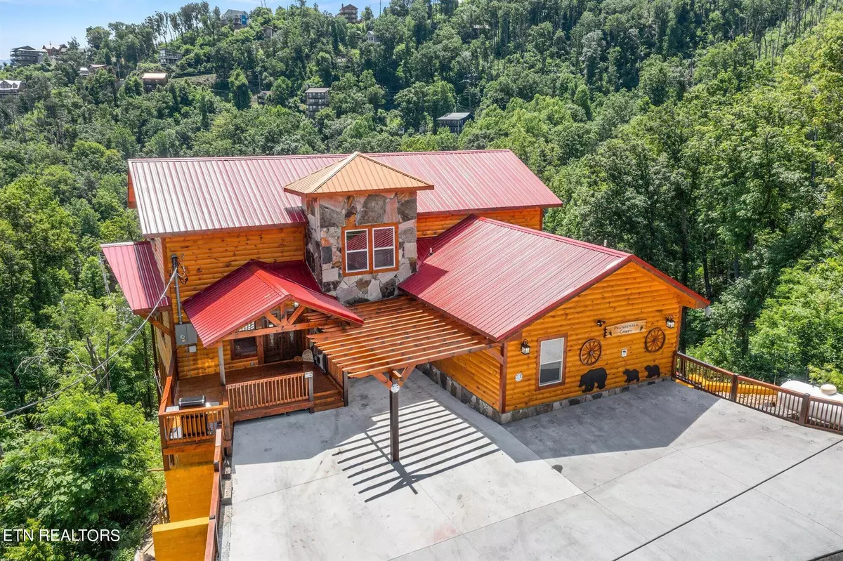 Gatlinburg, TN 37738,720 Pinecrest DR