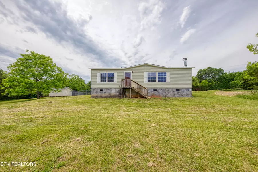 1541 Frank Merritt LN, Strawberry Plains, TN 37871