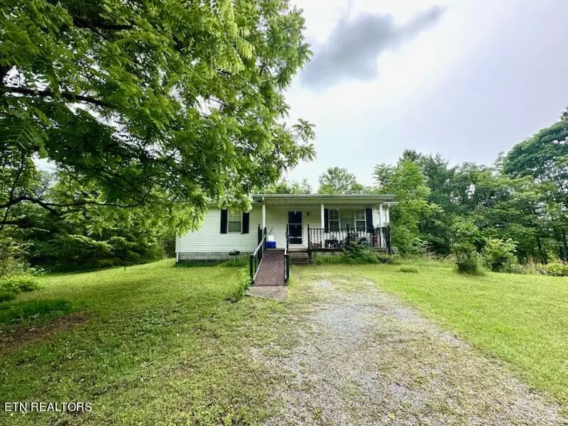 2140 New Hope Rd, Celina, TN 38551