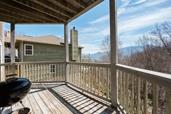 Gatlinburg, TN 37738,921 Woodsmoke Way