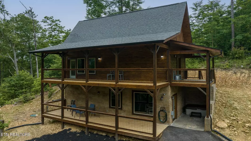 620 Deer Path LN LN, Gatlinburg, TN 37738