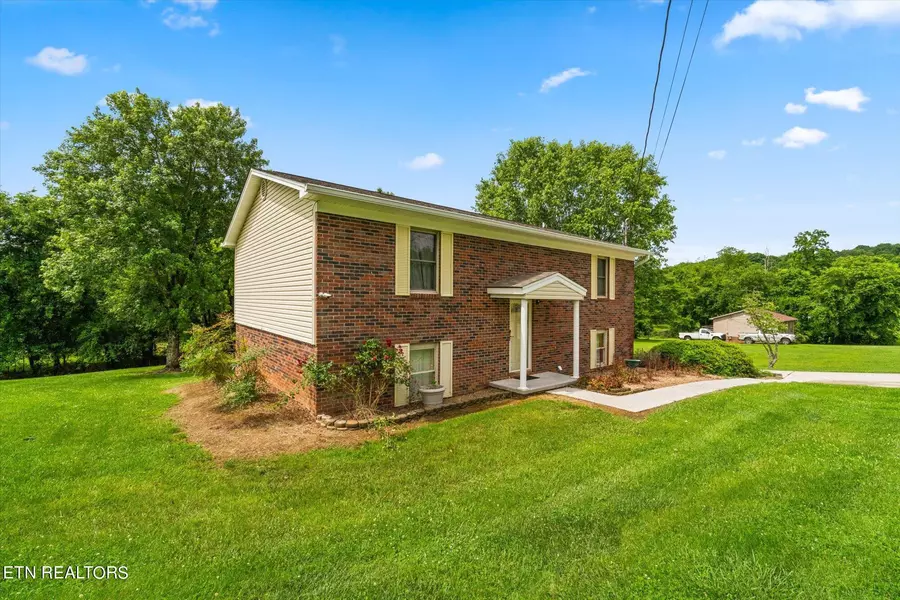 131 Meadowview LN, Bean Station, TN 37708