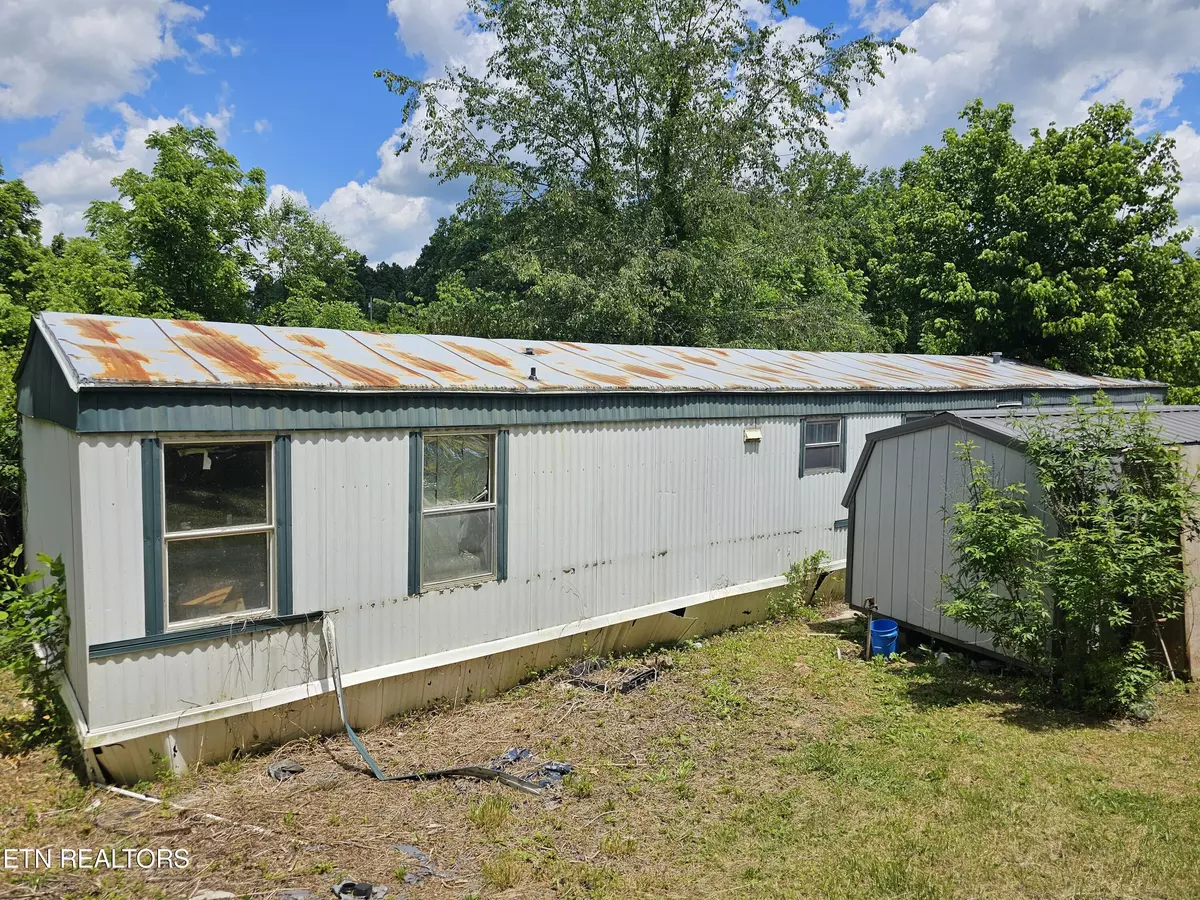 Tazewell, TN 37879,169 Metcalf LN