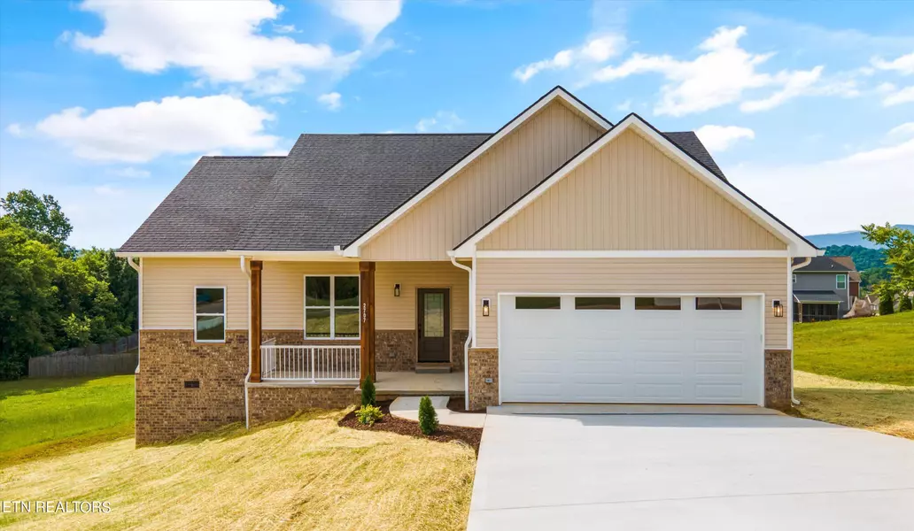 2707 Vista Meadows LN, Sevierville, TN 37876