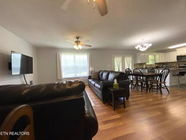 Oneida, TN 37841,315 Lakeview DR