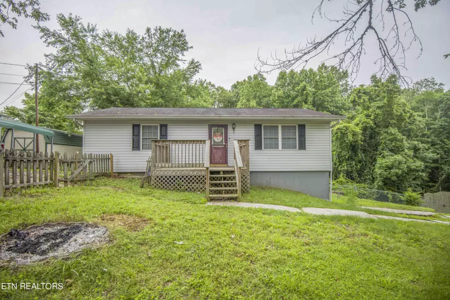 227 Jackson DR, Harriman, TN 37748