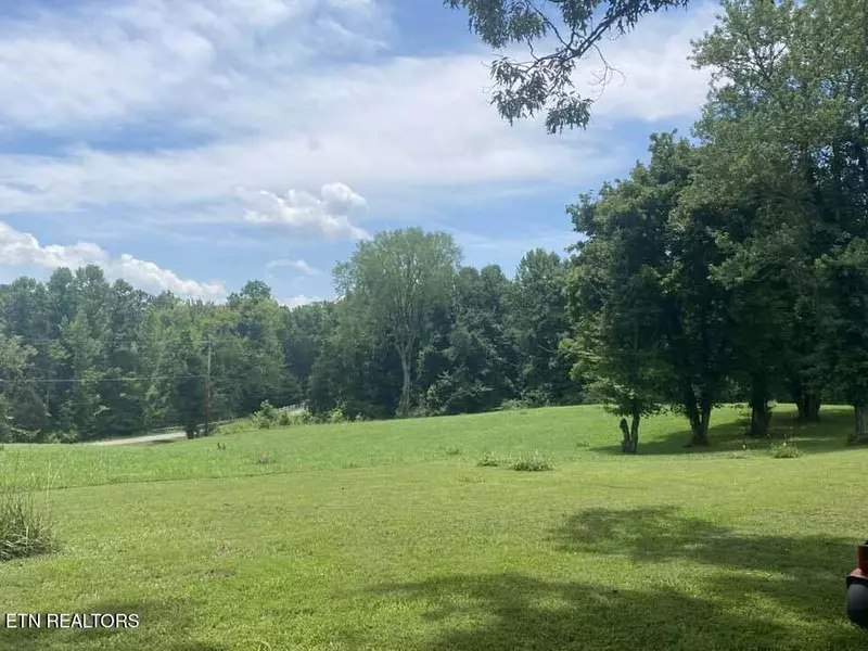 125 Bowers Rd, Harriman, TN 37748