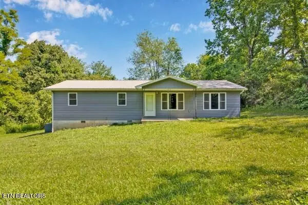 818 Old Popular Cove Rd, Jamestown, TN 38556