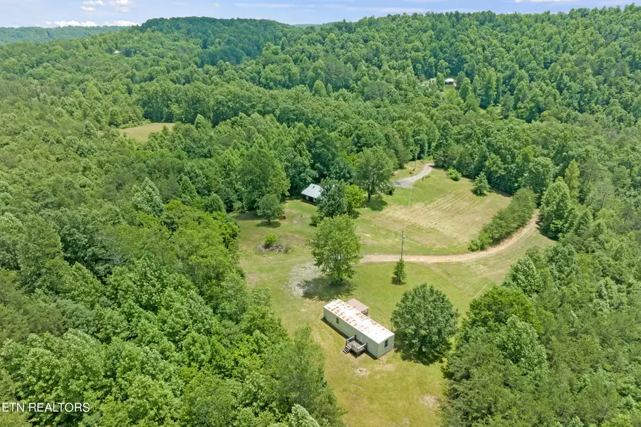 180 Branch LN, Monterey, TN 38574