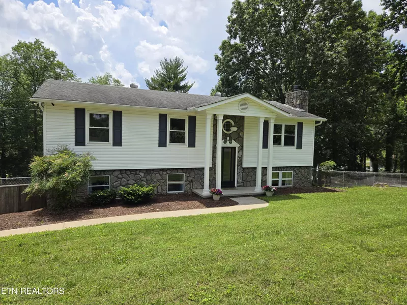 6222 John May DR, Knoxville, TN 37921