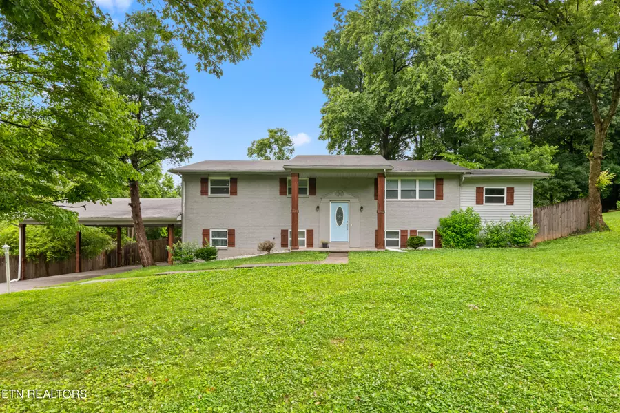 216 Peterson Rd, Knoxville, TN 37934