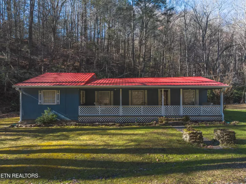 814 Adams LN, Mooresburg, TN 37811