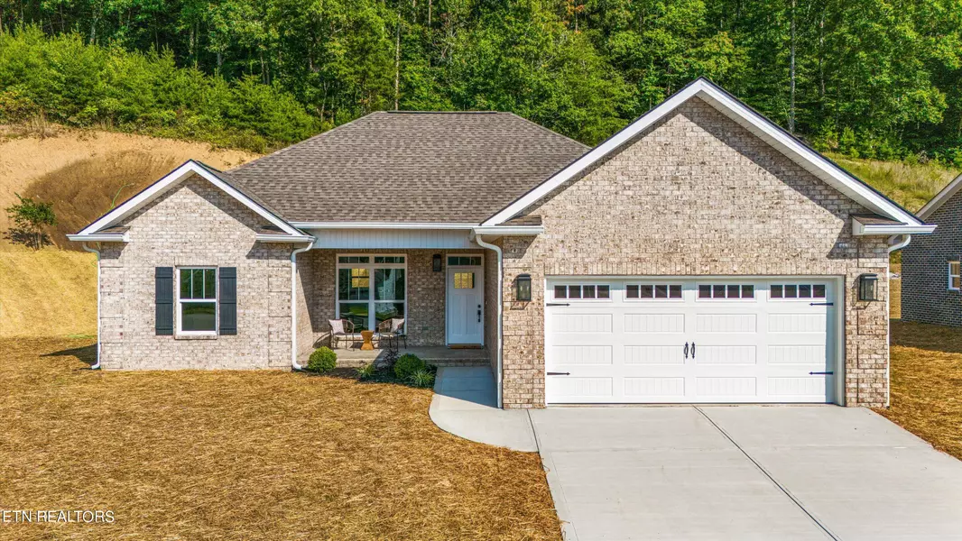 102 Claude Steadman PL, Clinton, TN 37716