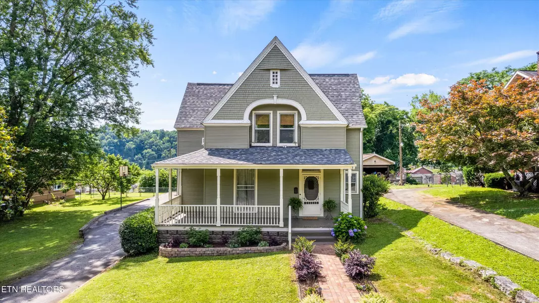 714 Sewanee St, Harriman, TN 37748