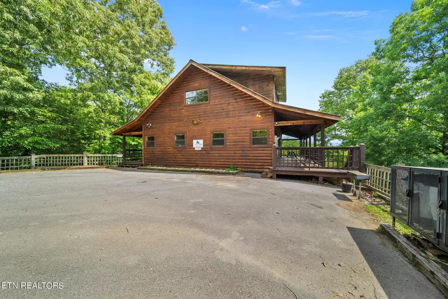 2428 Breezy Rd, Sevierville, TN 37876