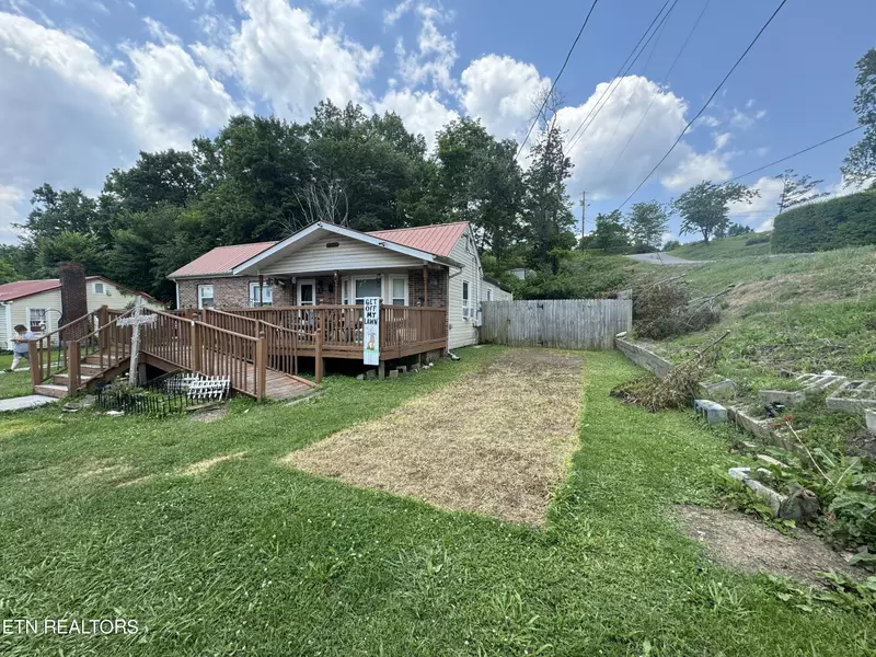 415 Wallace Ave, Rocky Top, TN 37769