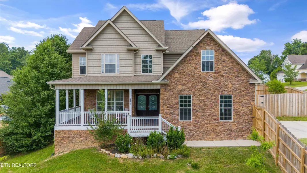 241 Hillside LN, Lenoir City, TN 37771