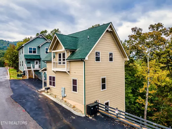 Pigeon Forge, TN 37863,855 Osprey WAY