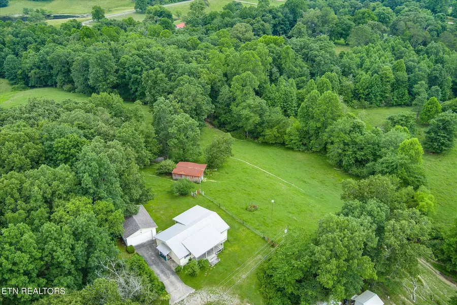 329 Creston Rd, Crossville, TN 38571