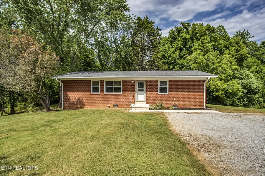 648 Peachtree LN, Kingston, TN 37763