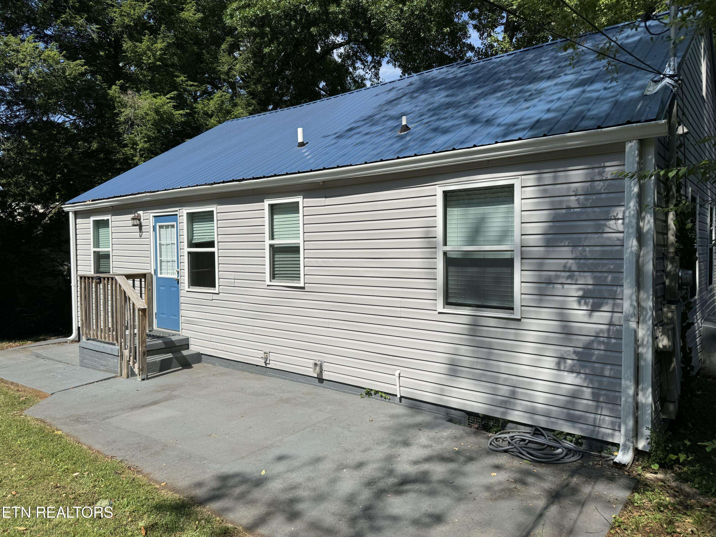 Knoxville, TN 37920,3037 Hackman St