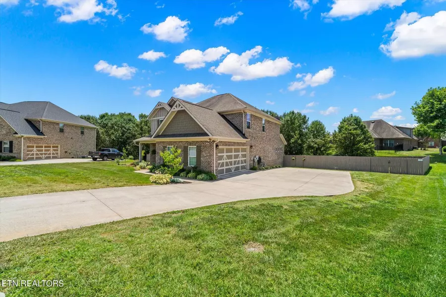 811 Yosemite DR, Lenoir City, TN 37771