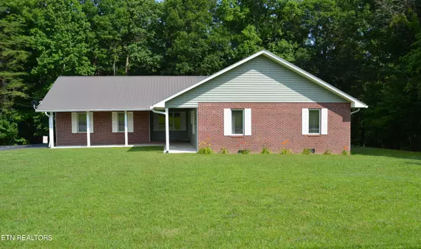 2759 Deer Lodge Hwy, Sunbright, TN 37872