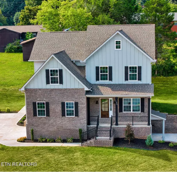 290 Caulderwood LN, Lenoir City, TN 37771