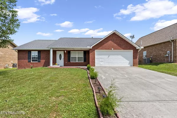 6735 Casa Bella DR, Knoxville, TN 37918