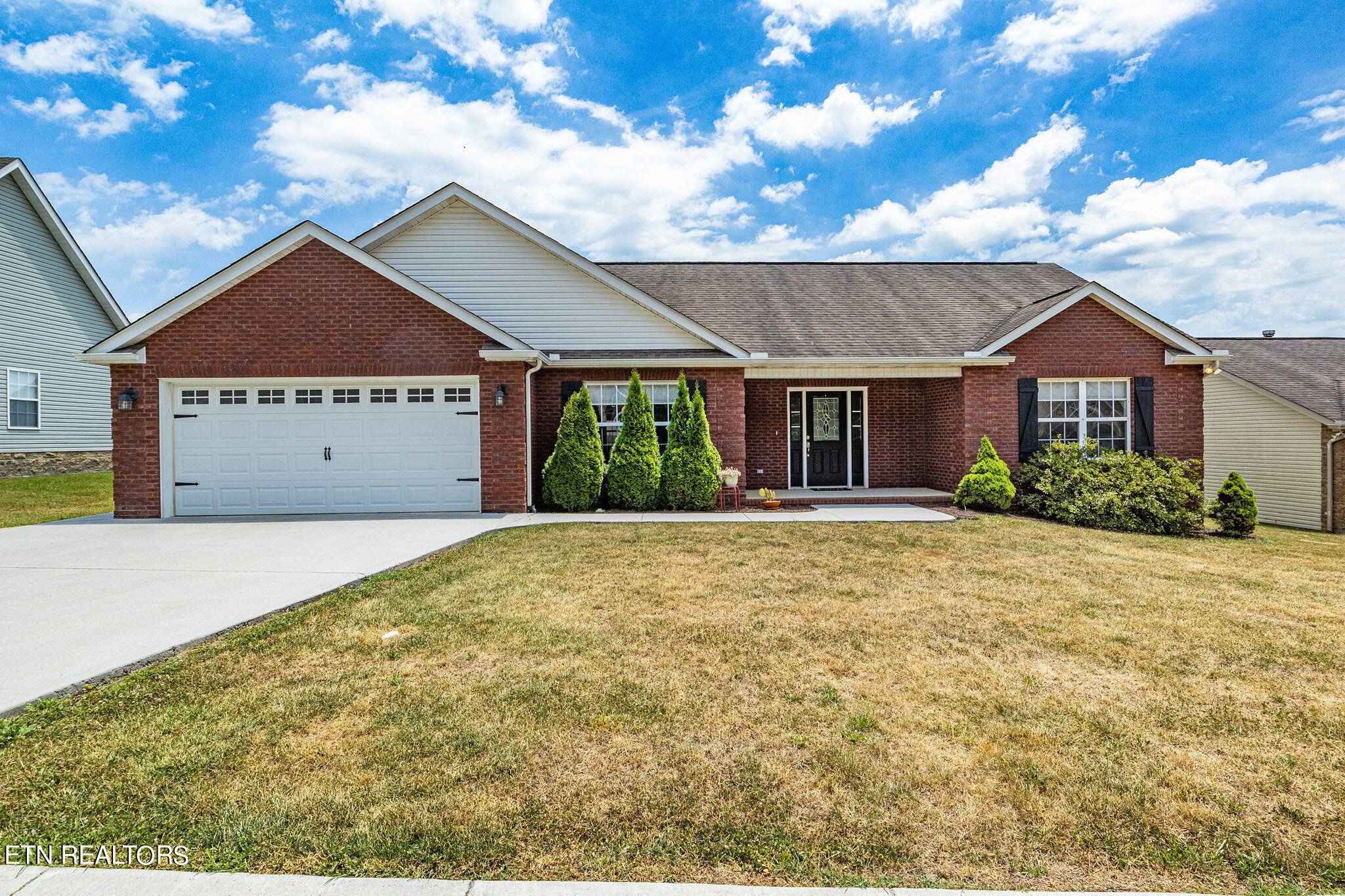 886 Oak Hills DR,  Lenoir City,  TN 37771