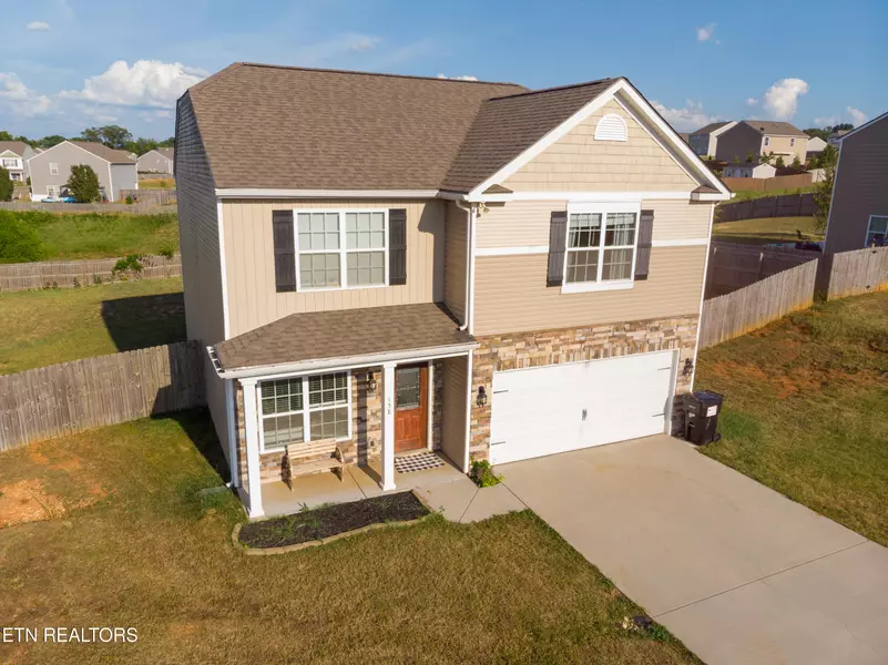 158 Mandy Ln, Lenoir City, TN 37772