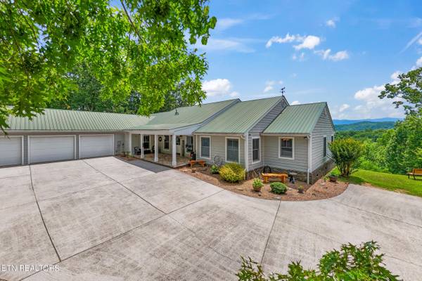 2131 Sky Top Rd, Walland, TN 37886