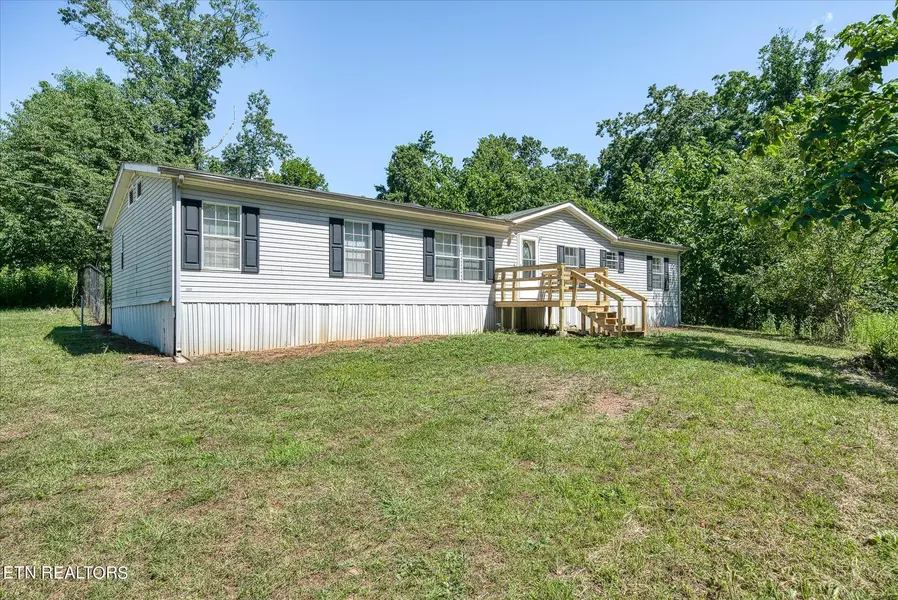 1105 Winton Chapel Rd, Rockwood, TN 37854