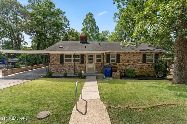 114 Tucker Rd, Oak Ridge, TN 37830