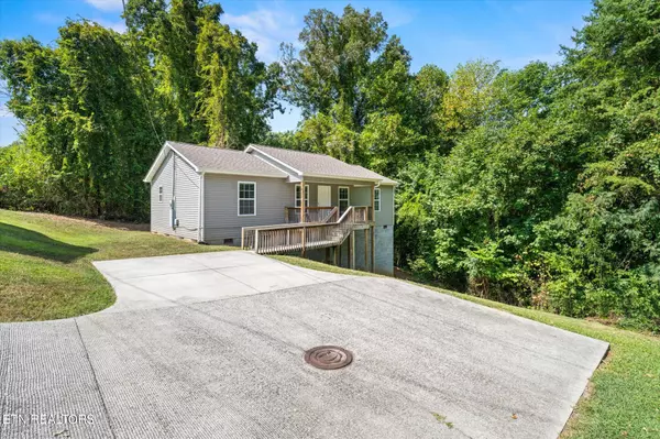 433 Landau DR, Maryville, TN 37801