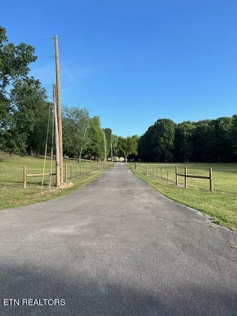 South Fork DR, Dandridge, TN 37725